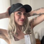 Wavy Hat Black - Cappello con capelli Image